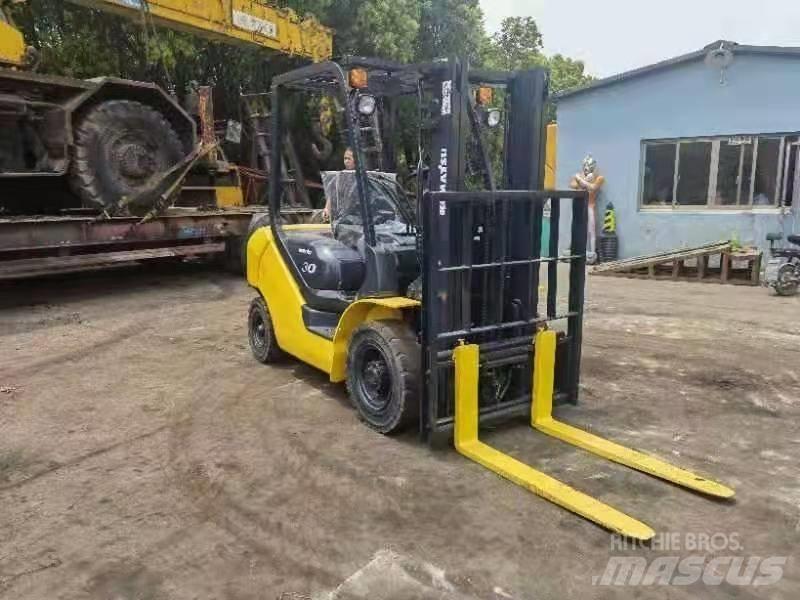 Komatsu 3Ton Dyzeliniai krautuvai