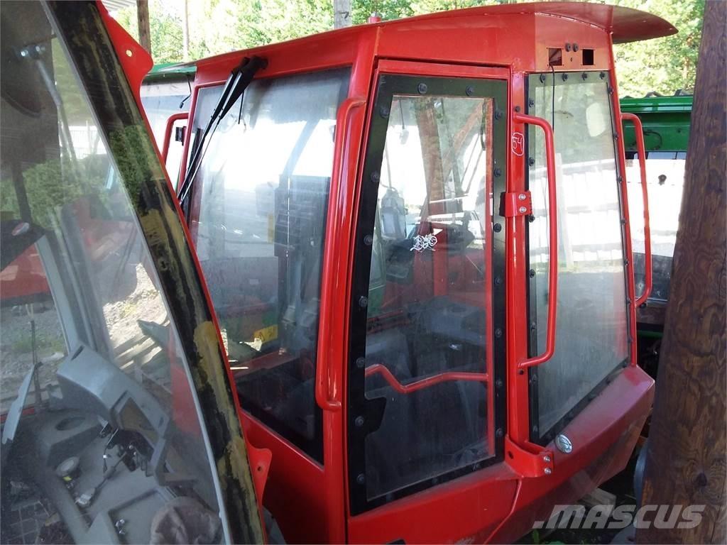 Komatsu 895 Kabinos ir salonai