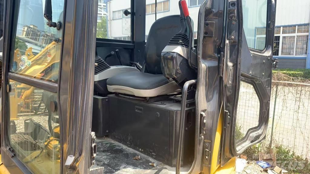 Komatsu PC 40 MR Vikšriniai ekskavatoriai