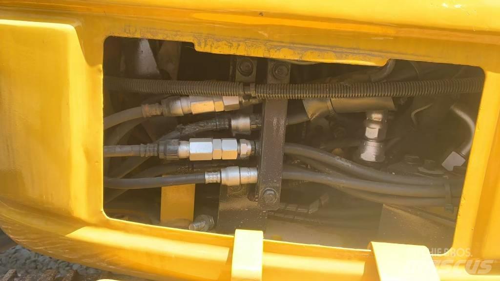 Komatsu PC 40 MR Vikšriniai ekskavatoriai