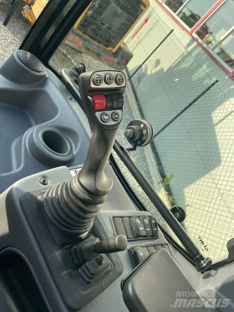 GiANT G 5000 TELE Daugiafunkciniai pakrovėjai