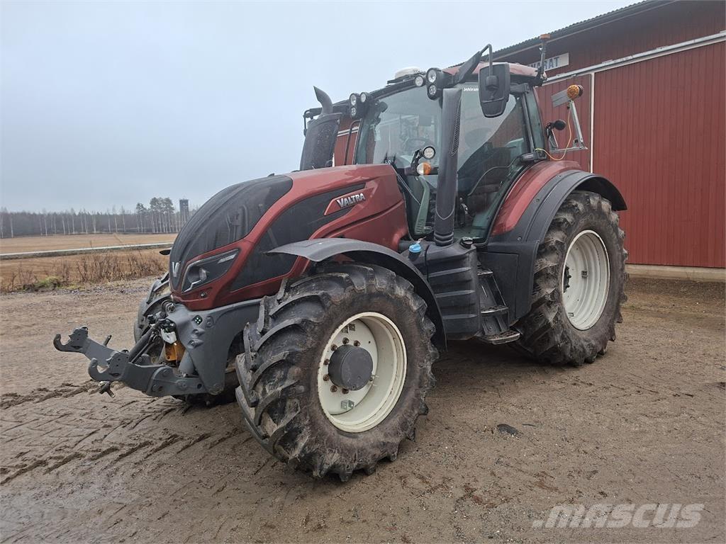 Valtra T154 Versu Traktoriai