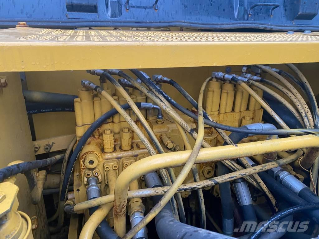 CAT 320 C L Vikšriniai ekskavatoriai