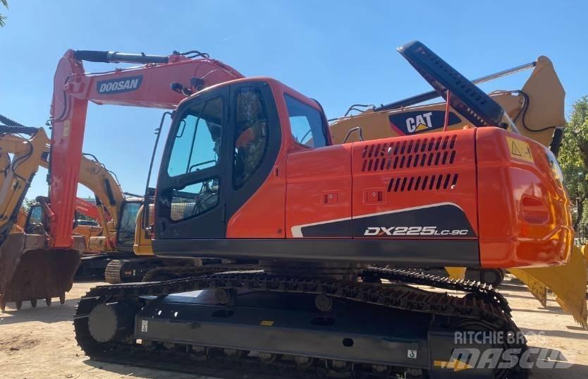 Doosan DX225 Vikšriniai ekskavatoriai