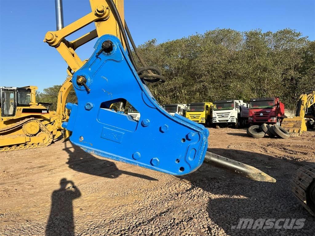 CAT 320 D L Vikšriniai ekskavatoriai