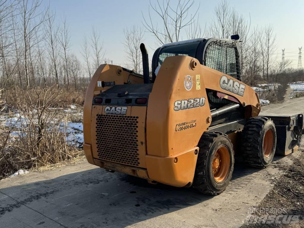 CASE SR220 Krautuvai su šoniniu pasukimu
