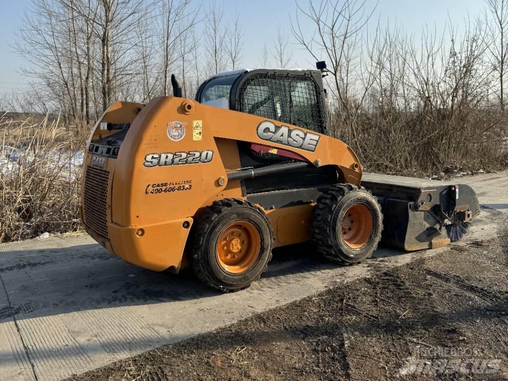 CASE SR220 Krautuvai su šoniniu pasukimu