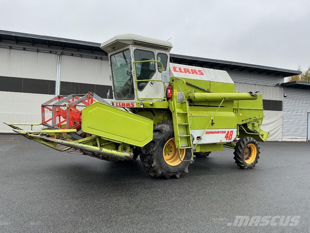 CLAAS 48 Derliaus nuėmimo kombainai