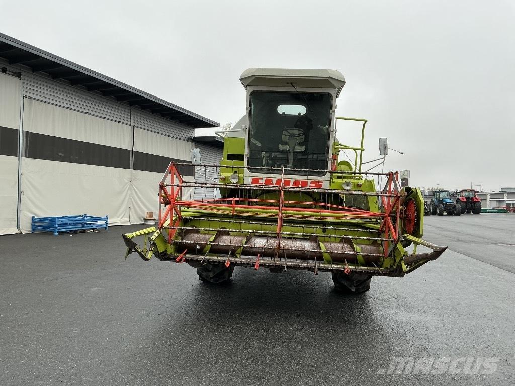 CLAAS 48 Derliaus nuėmimo kombainai
