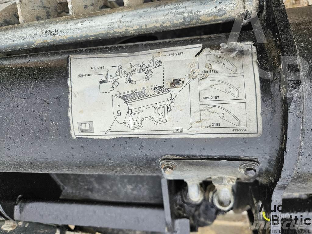 CAT 242 D 3 Krautuvai su šoniniu pasukimu