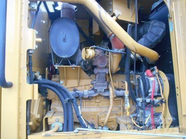 CAT 140M Greideriai