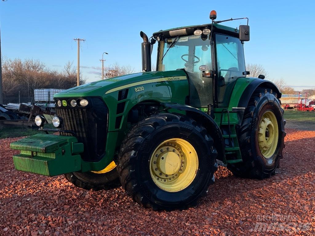 John Deere 8230 Traktoriai