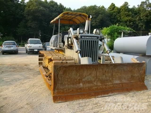 Komatsu D 40 P Vikšriniai buldozeriai