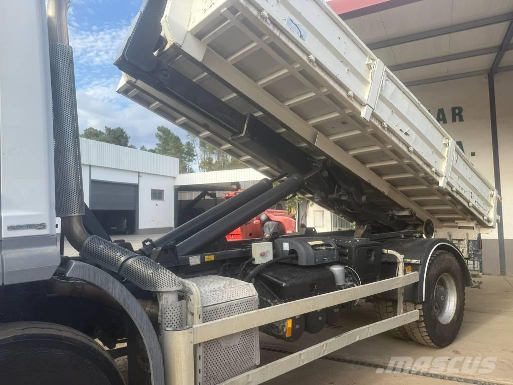 Mercedes-Benz 1833 Sunkvežimiai su keliamuoju kabliu