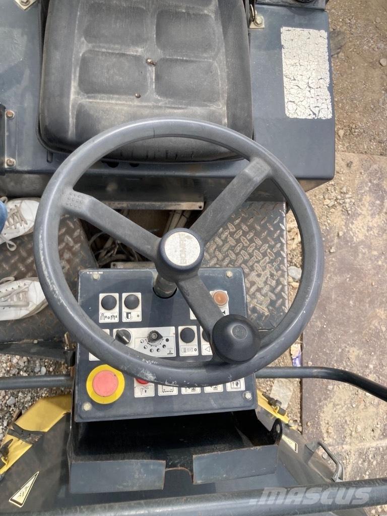 Bomag BW 100 AD-3 Porinių būgnų volai
