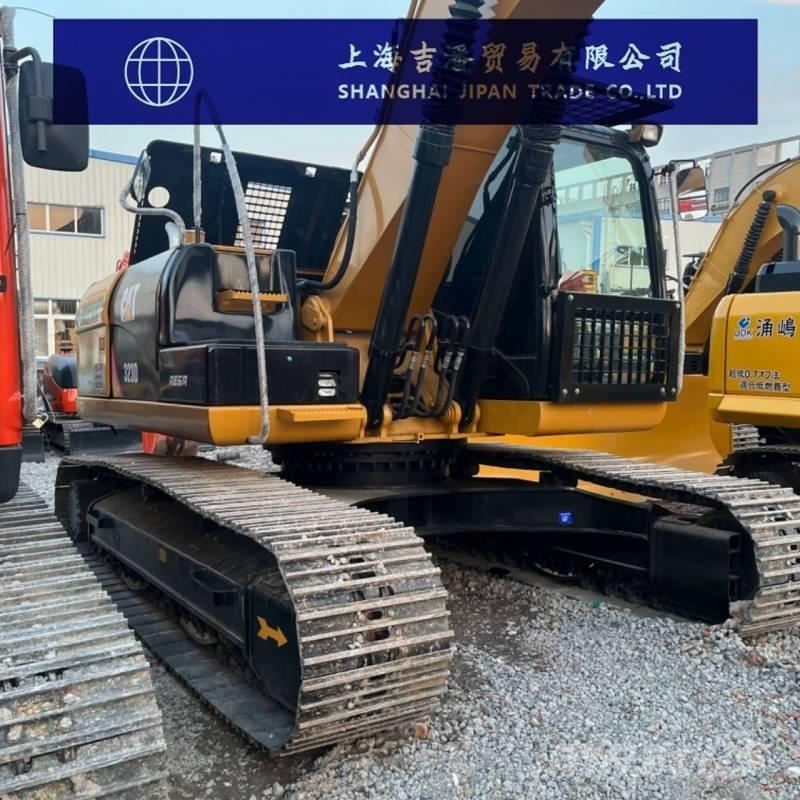 CAT 323 Vikšriniai ekskavatoriai