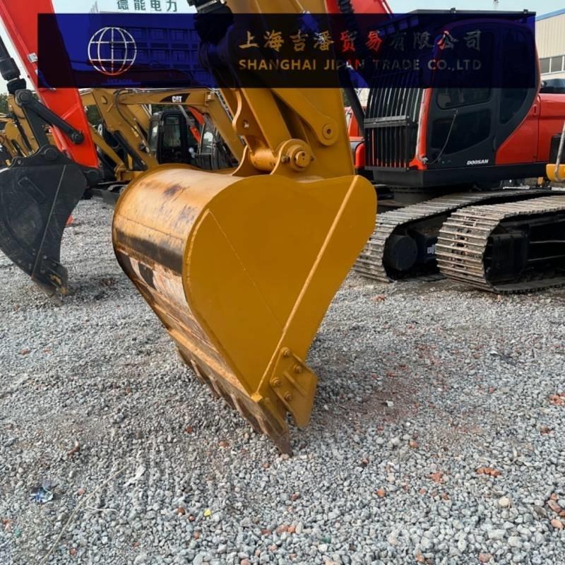 CAT 323 Vikšriniai ekskavatoriai