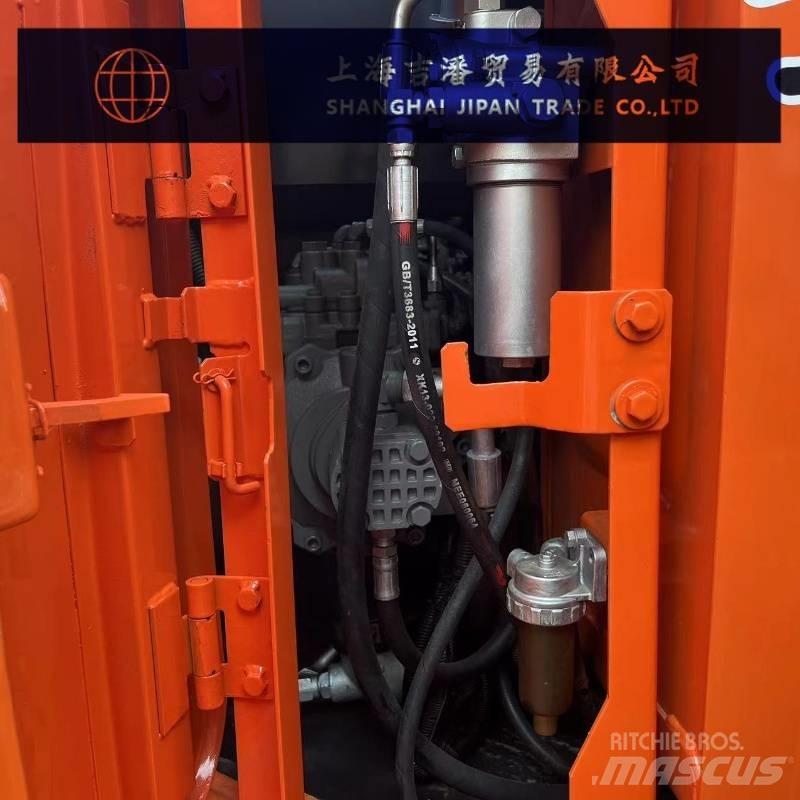 Hitachi ZX 135 Vikšriniai ekskavatoriai