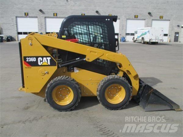 CAT 236 D Krautuvai su šoniniu pasukimu
