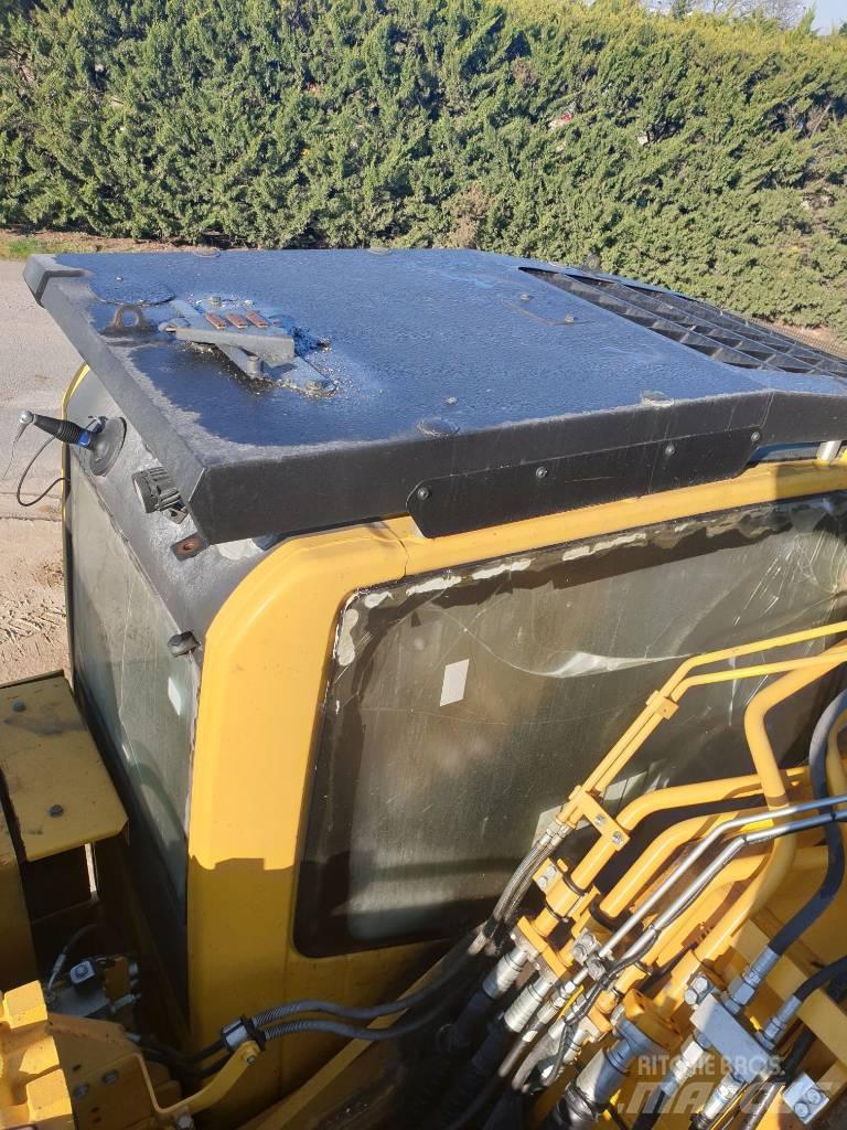 Komatsu PC490LC-11 Vikšriniai ekskavatoriai
