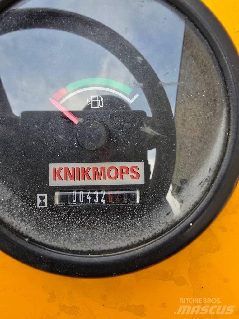 Knikmops 100 Naudoti ratiniai krautuvai