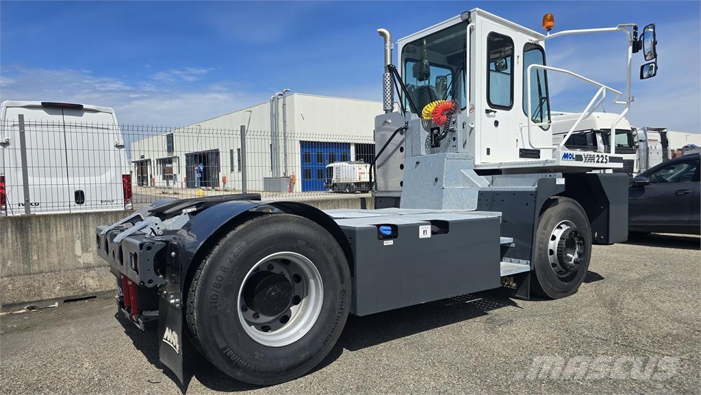 MOL YM225 Naudoti terminalų vilkikai