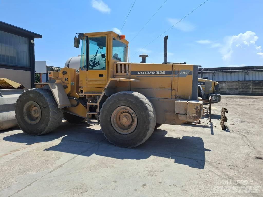 Volvo L 120 C Naudoti ratiniai krautuvai