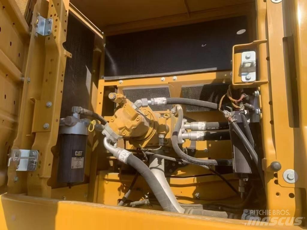 CAT 345GC Vikšriniai ekskavatoriai