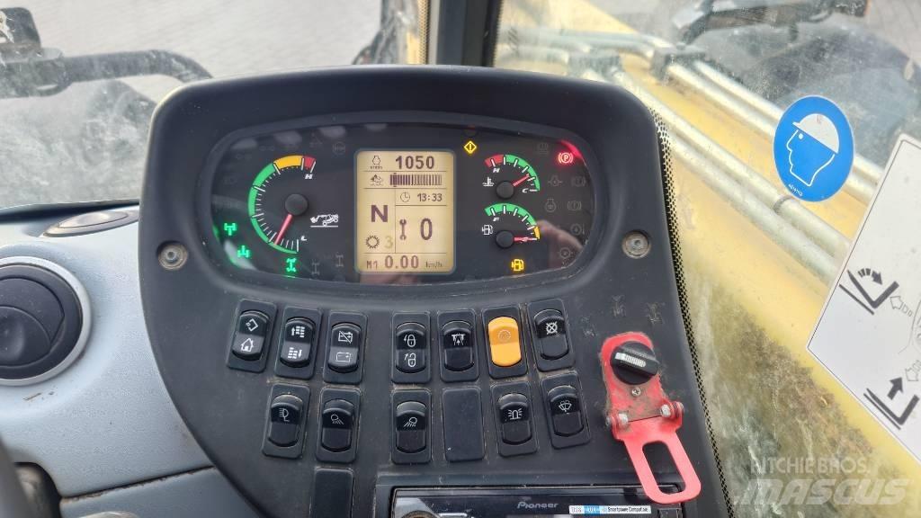 New Holland TH 7.42 Teleskopiniai krautuvai