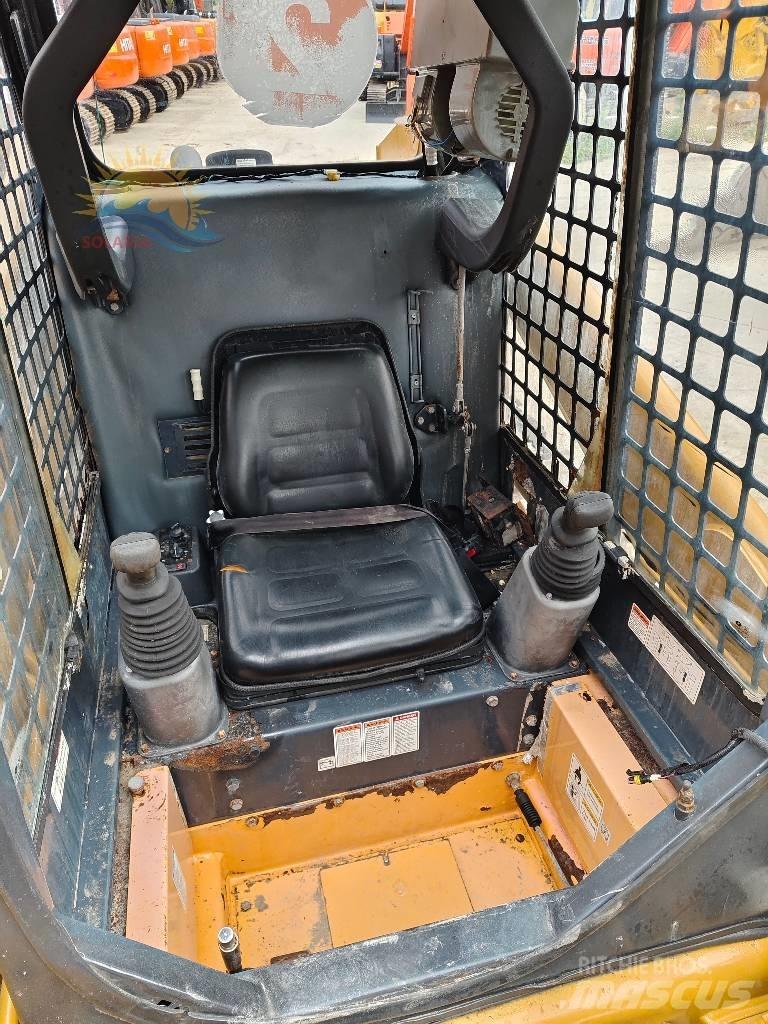 CAT 226c Krautuvai su šoniniu pasukimu
