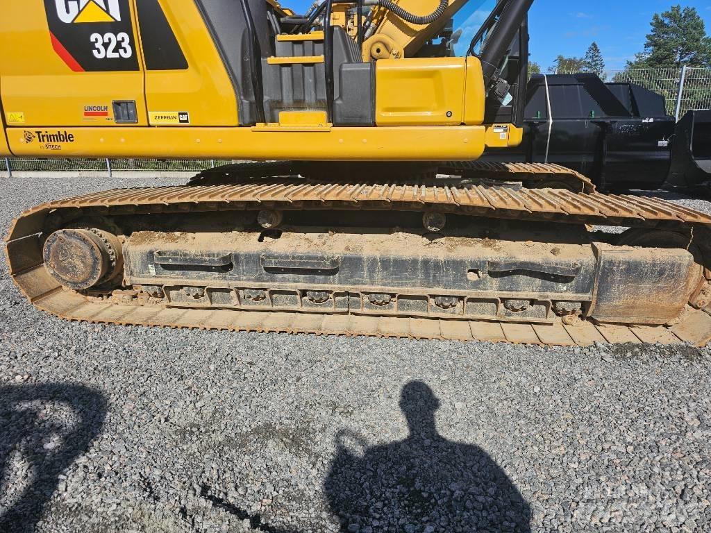 CAT 323 Vikšriniai ekskavatoriai