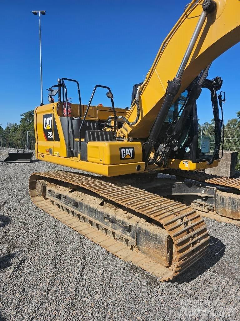 CAT 323 Vikšriniai ekskavatoriai