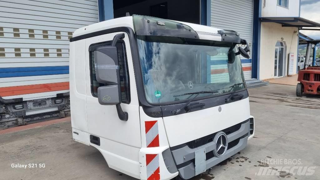 Mercedes-Benz CABIN Kabinos ir salonai