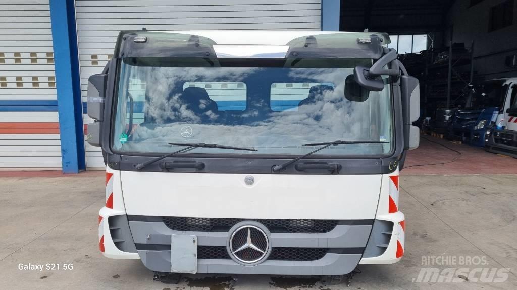 Mercedes-Benz CABIN Kabinos ir salonai