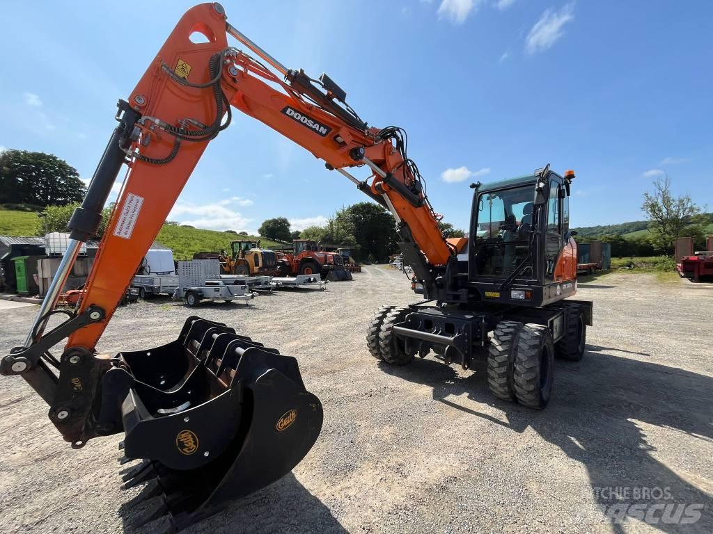 Develon DX 100 W-7 Ratiniai ekskavatoriai