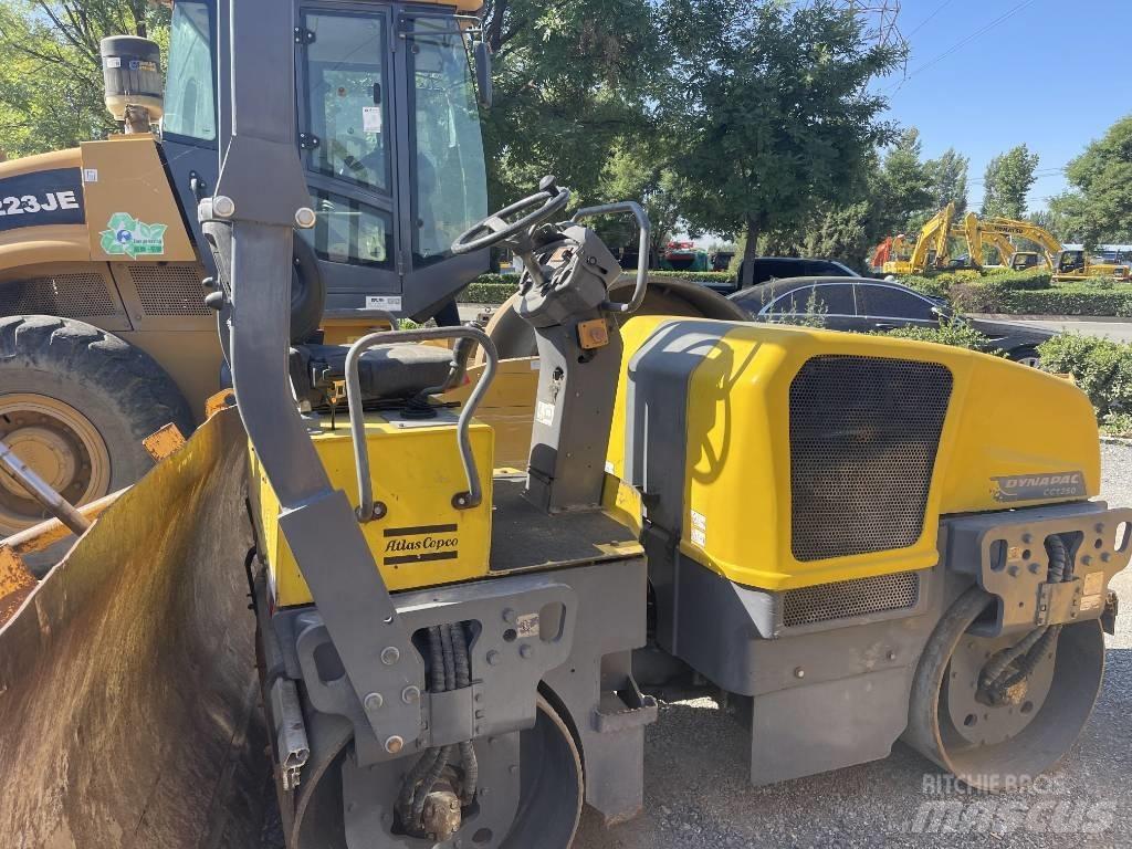 Dynapac CC 1250 Porinių būgnų volai