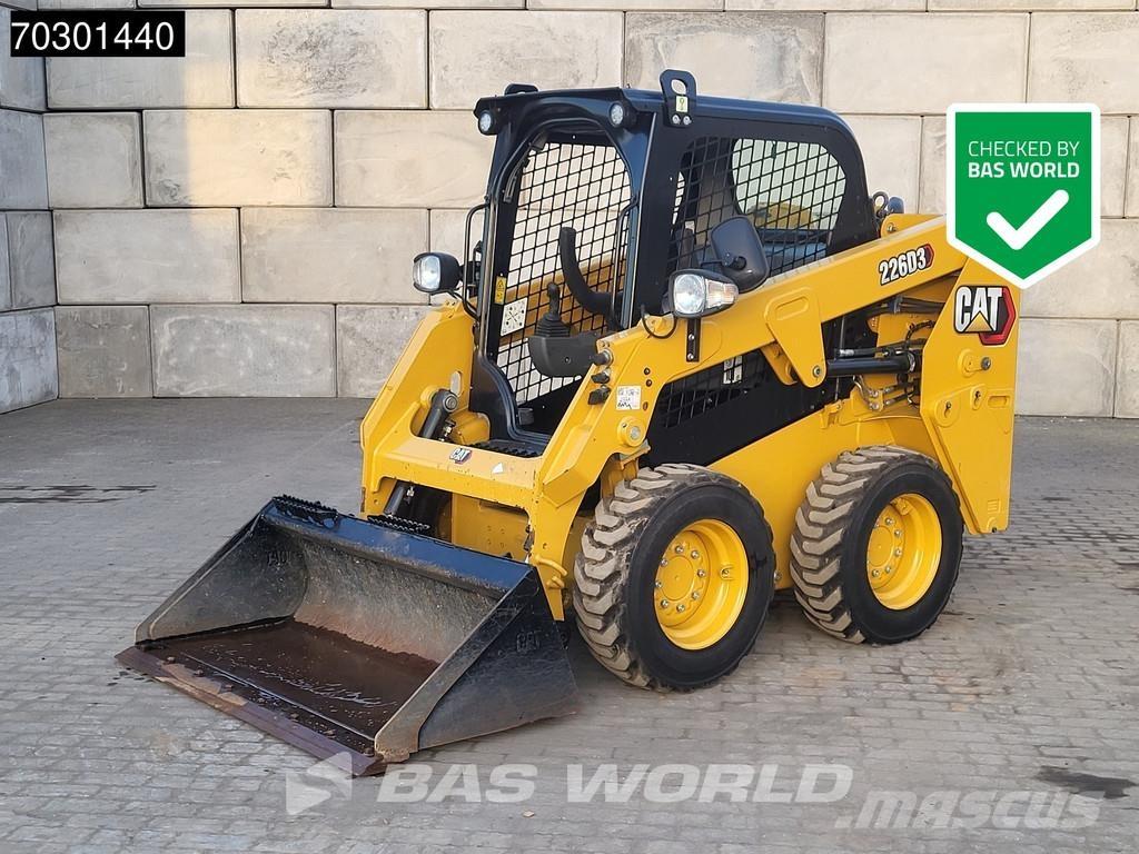 CAT 226 D3 Krautuvai su šoniniu pasukimu