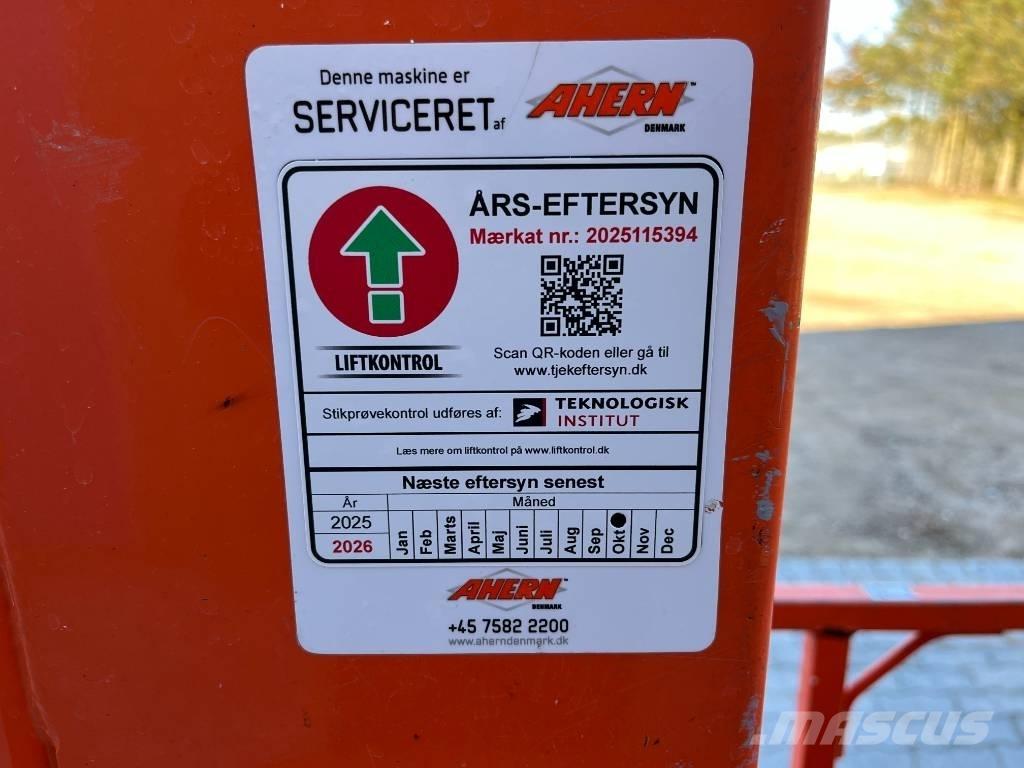 JLG 1230 ES Vertikalūs stiebiniai keltuvai
