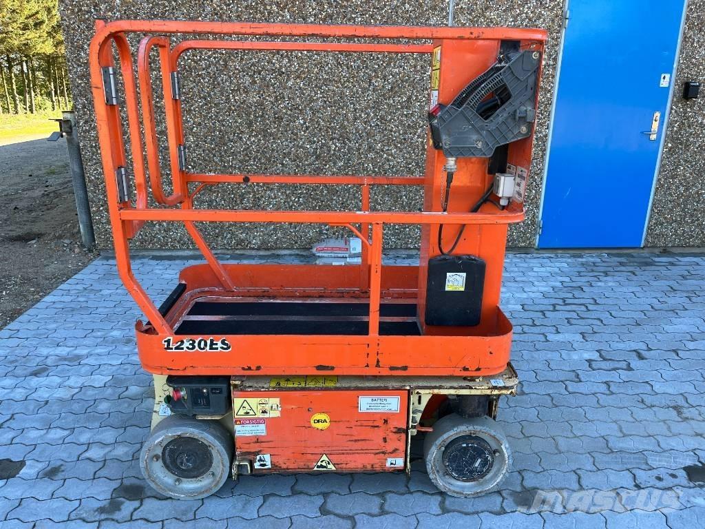 JLG 1230 ES Vertikalūs stiebiniai keltuvai