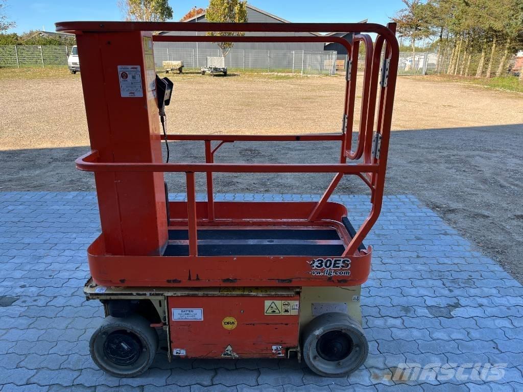 JLG 1230 ES Vertikalūs stiebiniai keltuvai