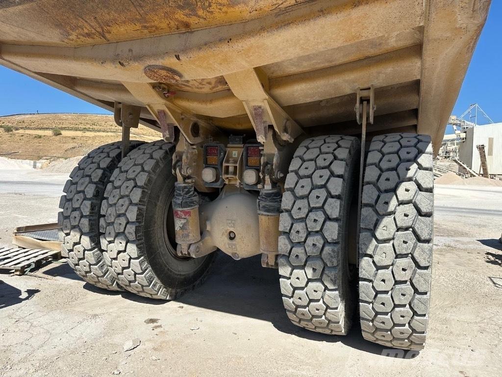 CAT 769D Atliekų išvežimo technika