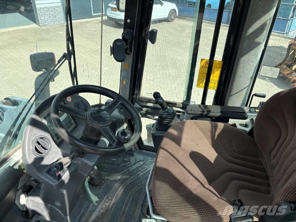 Liebherr L 538 Naudoti ratiniai krautuvai
