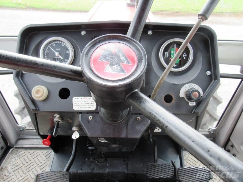 Massey Ferguson 690 Traktoriai