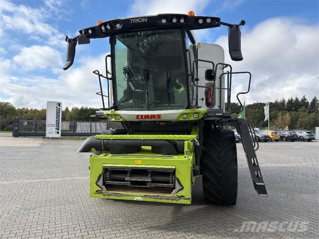 CLAAS TRION 520 Derliaus nuėmimo kombainai