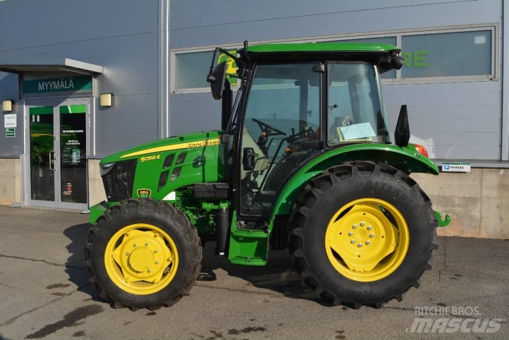 John Deere 5058E Traktoriai