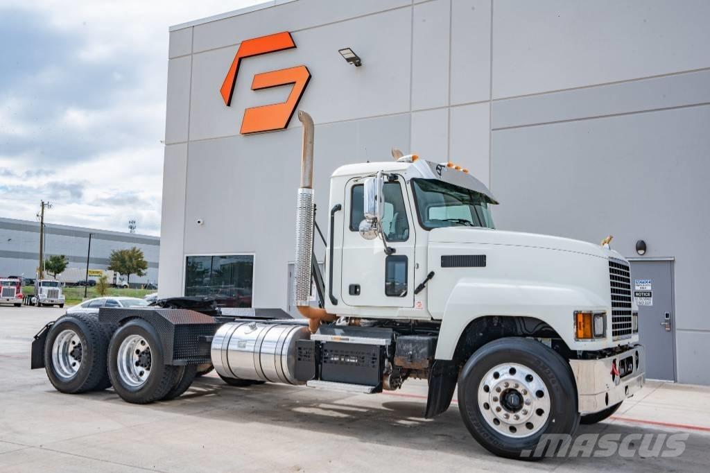 Mack Pinnacle 64T Naudoti vilkikai