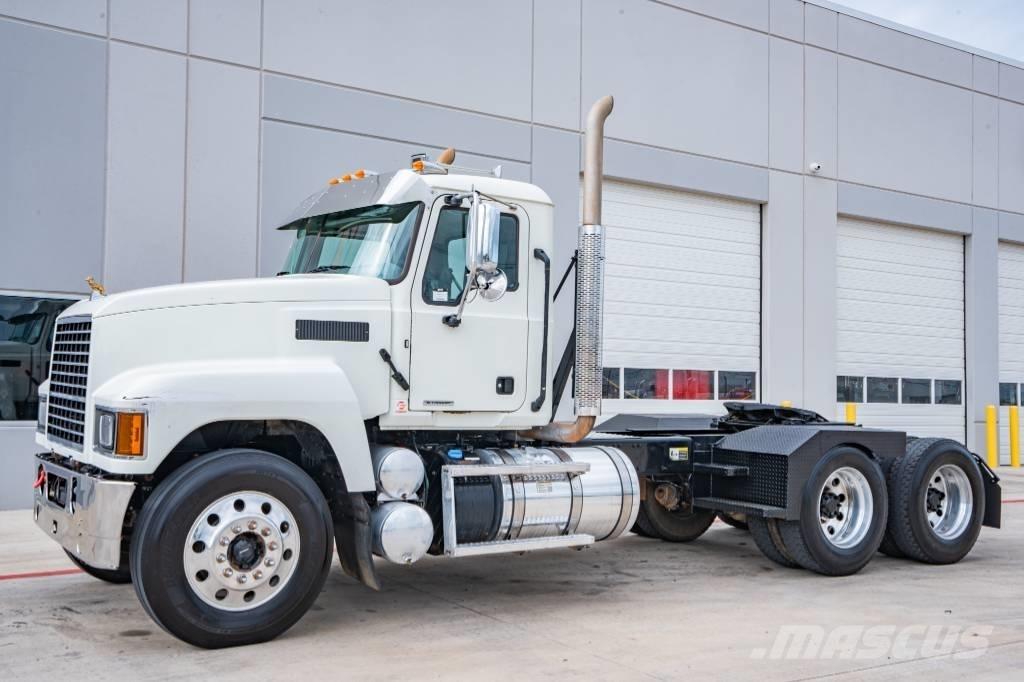 Mack Pinnacle 64T Naudoti vilkikai