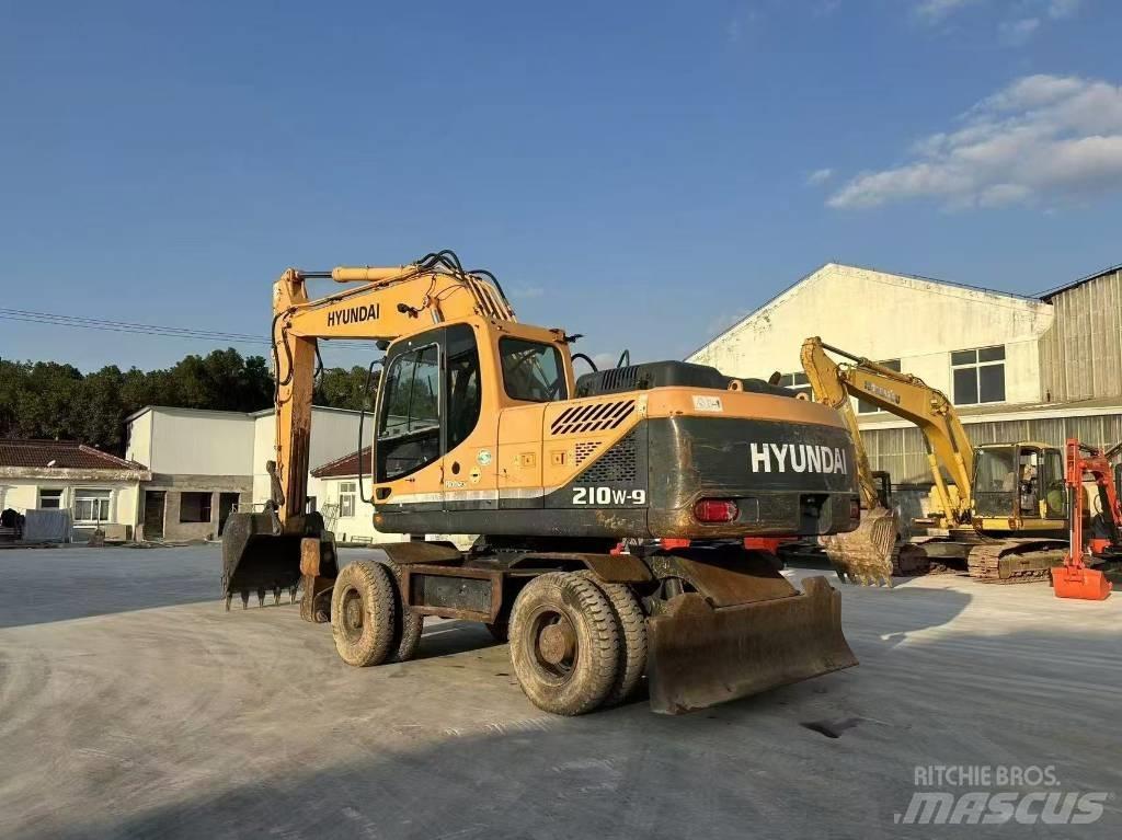 Hyundai 210W-9 Ratiniai ekskavatoriai