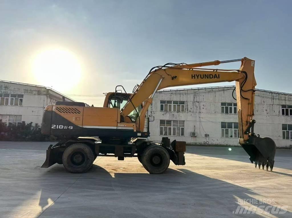 Hyundai 210W-9 Ratiniai ekskavatoriai