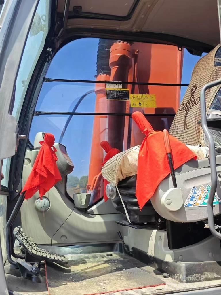 Hitachi ZX200 Vikšriniai ekskavatoriai